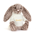 Bashful Luxe Bunny Pine avec pull crème personnalisé